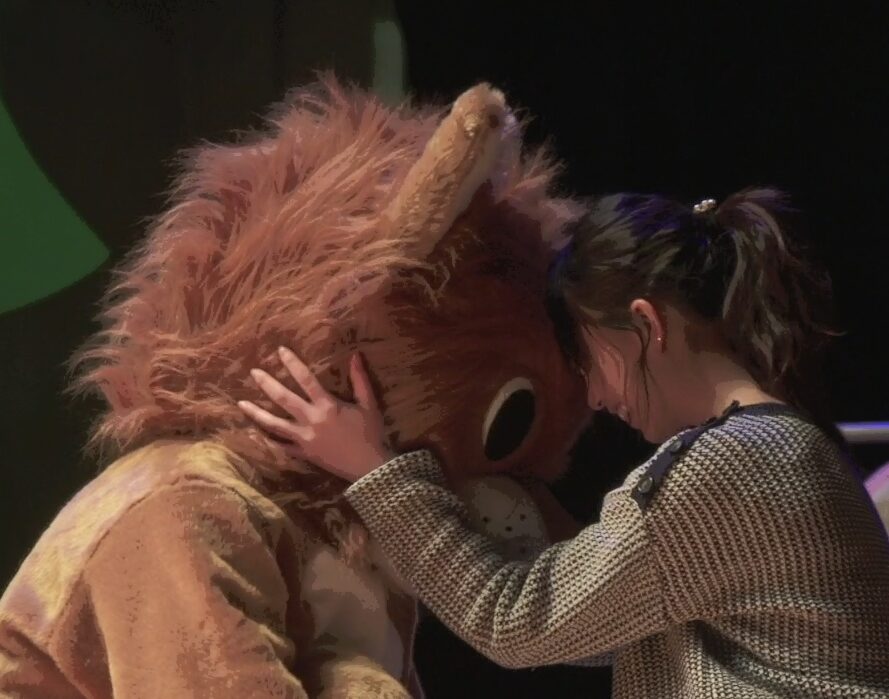 ドラマ「いつかこの恋を思い出してきっと泣いてしまう」第１０（最終）話、着ぐるみ越しにキスをした中條晴太（坂口健太郎）と市村小夏（森川葵）