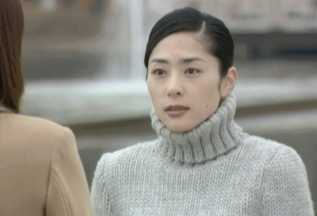 ドラマ「恋ノチカラ」第１１（最終）話、貫井功太郎（堤真一）とは別れたと本宮籐子(深津絵里)に告げる倉持春菜（矢田亜希子）