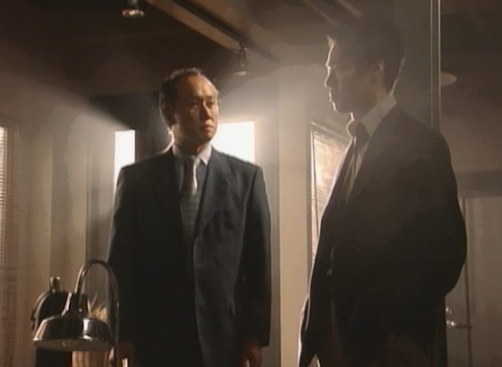 ドラマ「恋ノチカラ」第１１（最終）話、事務所で貫井功太郎（堤真一）に語りかける吉武宣夫（西村雅彦）