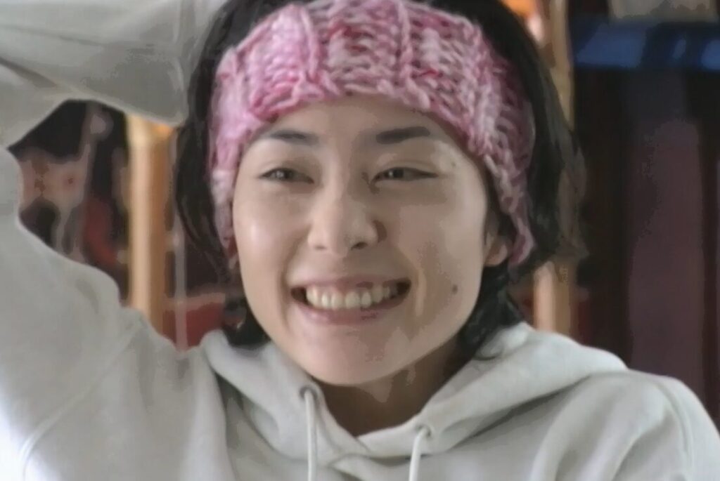 ドラマ「恋ノチカラ」第１１（最終）話、友人の須田真季（猫背椿）に昨日は貫井功太郎（堤真一）とデートをしたと語る本宮籐子(深津絵里)