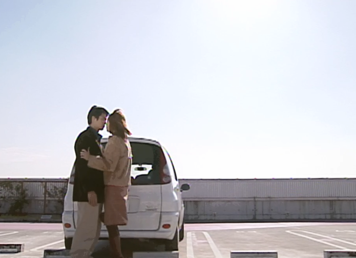 ドラマ「やまとなでしこ」第８話、中原 欧介（堤真一）に駆け寄りキスをする塩田 若葉（矢田亜希子）