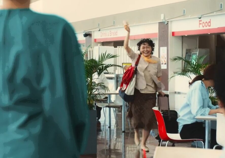 ドラマ「エルピス―希望、あるいは災い―」第３話、「首都新聞」政治部の記者笹岡まゆみ（池津祥子）