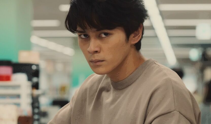 ドラマ「エルピス―希望、あるいは災い―」第２話、浅川恵那（長澤まさみ）を異常な目力でみつめる岸本拓朗（眞栄田郷敦）