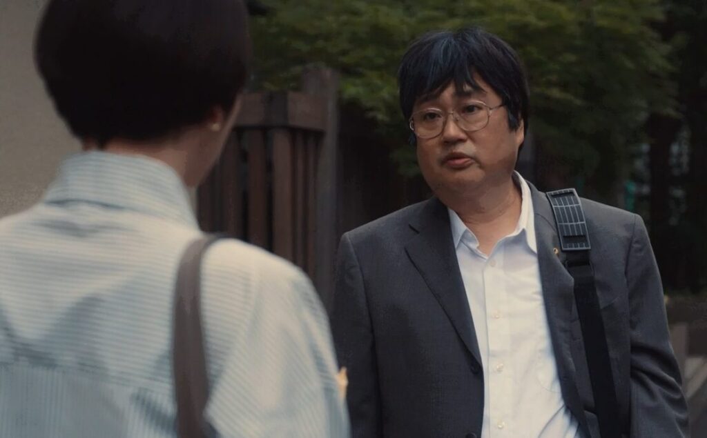 ドラマ「エルピス―希望、あるいは災い―」第４話、松本氏の再審請求棄却を浅川恵那（長澤まさみ）に知らせる木村卓（六角精児）弁護士