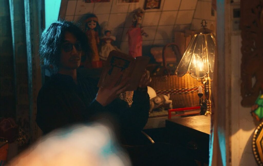 ドラマ「エルピス―希望、あるいは災い―」第３話、シャッター街、雑貨屋の店主、本城彰（永山瑛太）