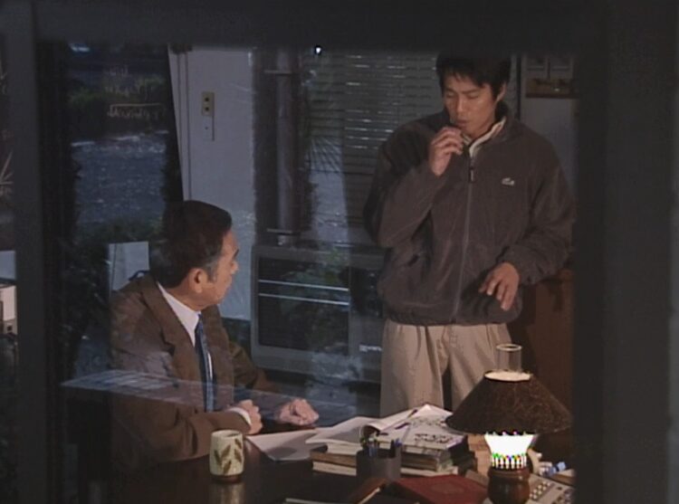 ドラマ「やまとなでしこ」第１０話、大学で黒川教授と遅くまで数学の議論を交わしている中原 欧介（堤真一）