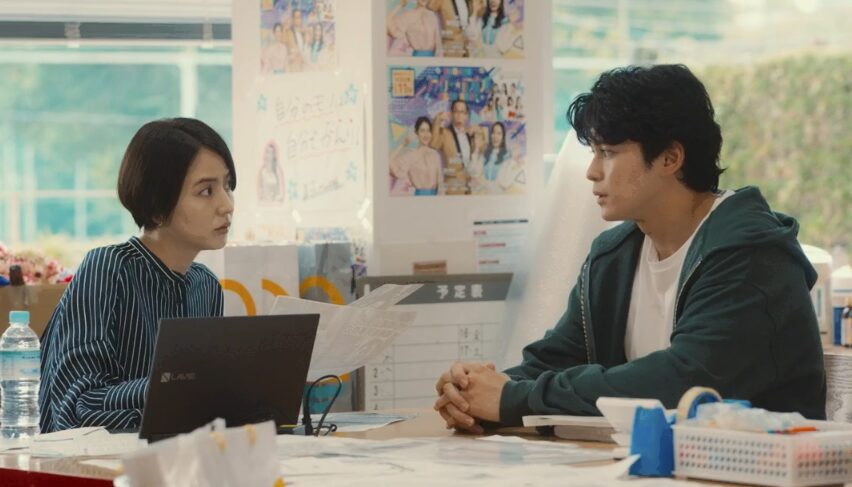 ドラマ「エルピス―希望、あるいは災い―」第１話、浅川恵那（長澤まさみ）に冤罪事件である説明をする岸本拓朗（眞栄田郷敦）