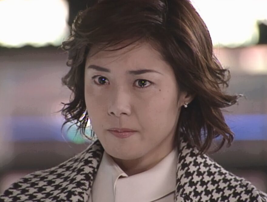 ドラマ「やまとなでしこ」第9話、涙をこらえながら父親を見つめる神野 桜子(松嶋菜々子)