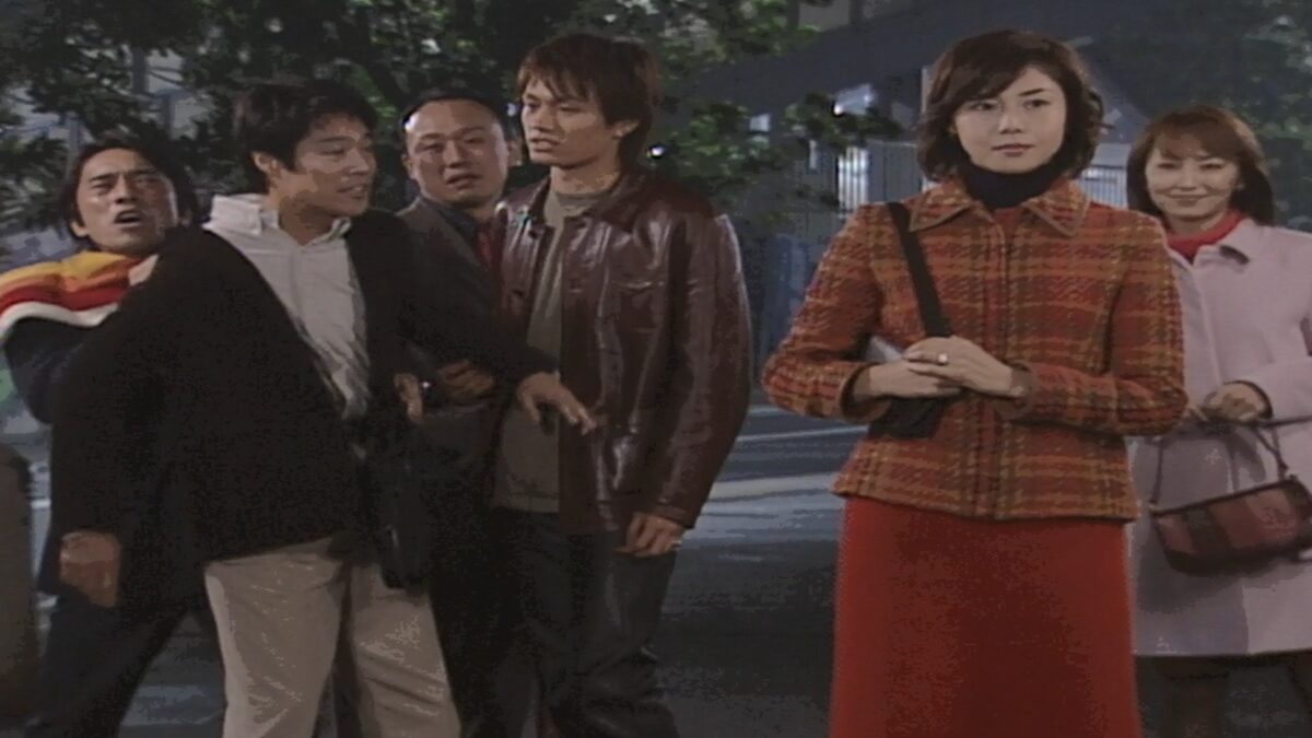 ドラマ「やまとなでしこ」第７話、魚春が助かったお祝いに行く途中、神野 桜子（松嶋菜々子）を出くわした中原 欧介（堤真一）達