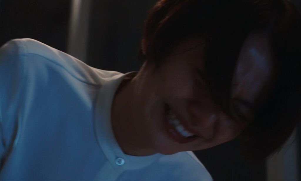 ドラマ「エルピス―希望、あるいは災い―」第６話、斎藤正一（鈴木亮平）からの別れのメッセージを読み泣き叫ぶ浅川恵那（長澤まさみ）