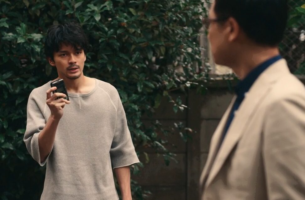 ドラマ「エルピス―希望、あるいは災い―」第８話、録音データをもとに平川（安井順平）八刑事を脅す岸本拓朗（眞栄田郷敦）