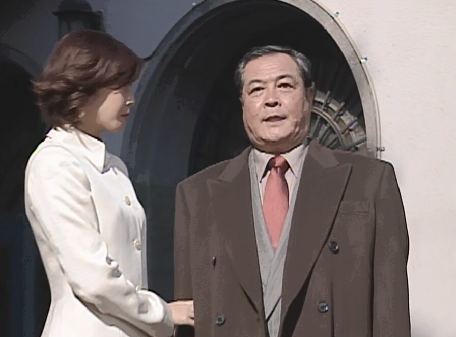 ドラマ「やまとなでしこ」第9話、神野 桜子(松嶋菜々子)が準備したマニュアル通りにスーツで食事会に現れた桜子の父