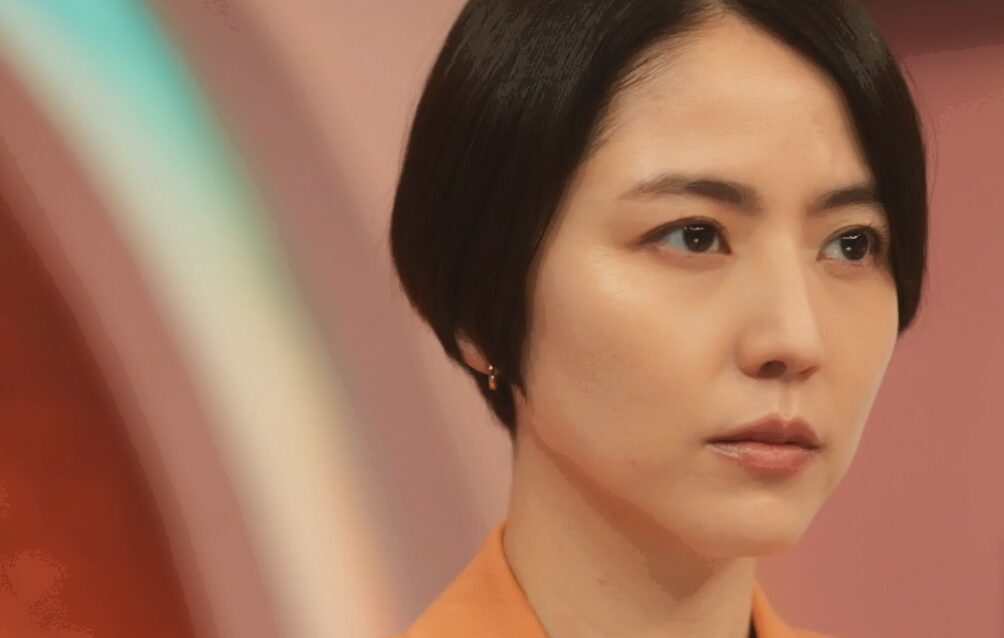 ドラマ「エルピス―希望、あるいは災い―」第３話、VTRをすり替え、強硬放送を決行した浅川恵那（長澤まさみ）
