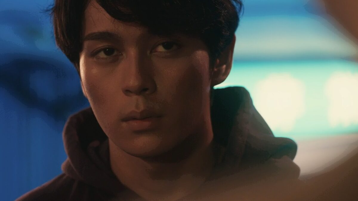 ドラマ「エルピス―希望、あるいは災い―」第４話、浅川恵那（長澤まさみ）をうつろな目で見る岸本拓朗（眞栄田郷敦）