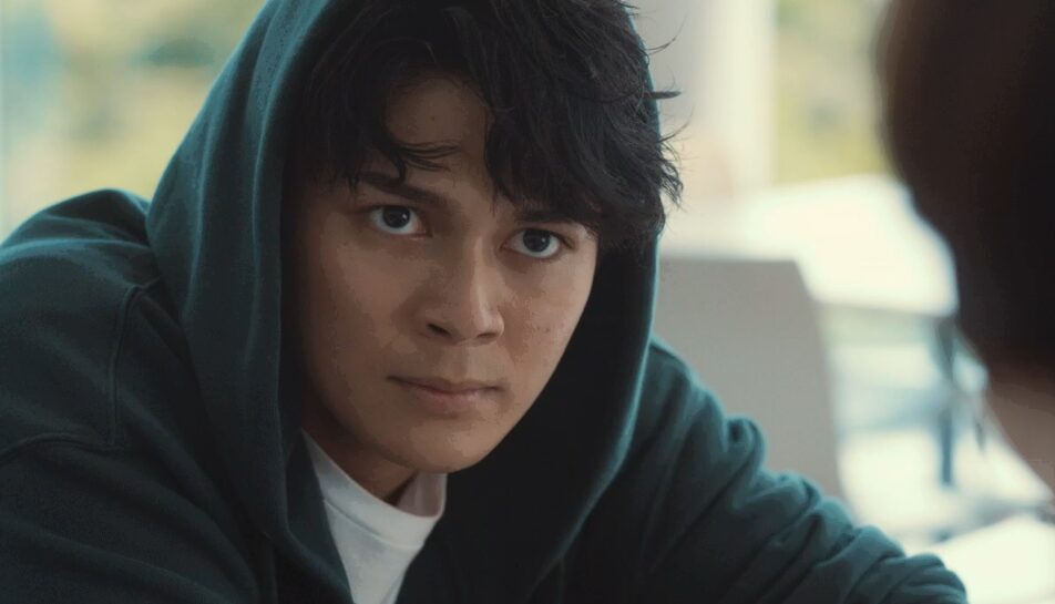 ドラマ「エルピス―希望、あるいは災い―」第１話、浅川恵那（長澤まさみ）に、ものすごい目力で協力を懇願する岸本拓朗（眞栄田郷敦）