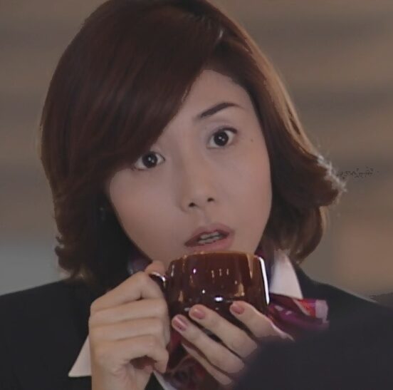 ドラマ「やまとなでしこ」第１０話、塩田 若葉（矢田亜希子）から昨晩の中原 欧介（堤真一）との事を聞かれとぼける神野 桜子（松嶋菜々子）