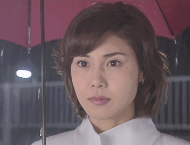 ドラマ「やまとなでしこ」第6話、雨の中、魚春に行った神野 桜子(松嶋菜々子)