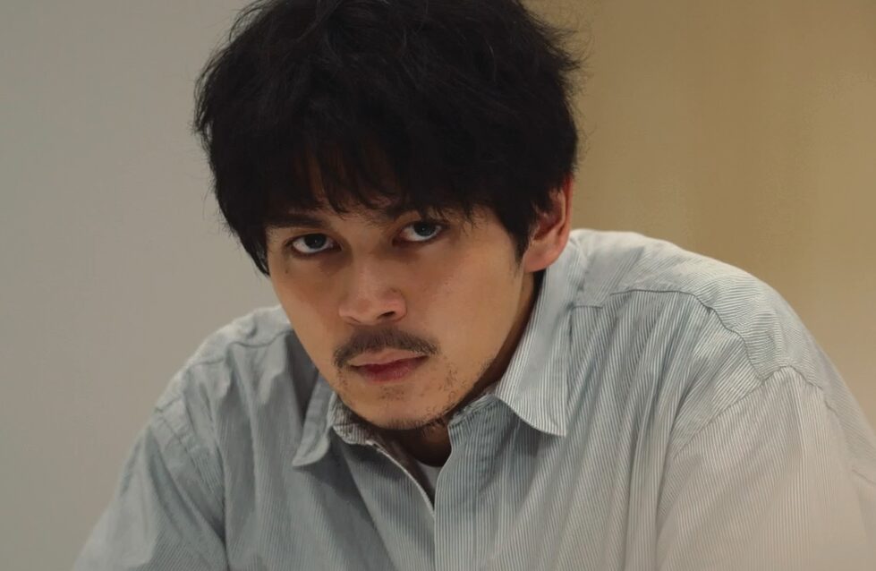 ドラマ「エルピス―希望、あるいは災い―」第８話、浅川恵那（長澤まさみ）に「浅川さんはそれでいいんですか」と聞く岸本拓朗（眞栄田郷敦）