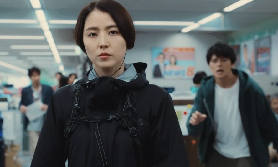 ドラマ「エルピス―希望、あるいは災い―」第１話、浅川恵那（長澤まさみ）を呼び止める岸本拓朗（眞栄田郷敦）