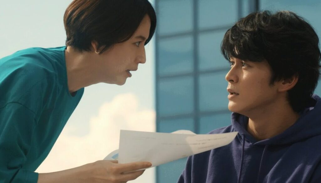 ドラマ「エルピス―希望、あるいは災い―」第４話、テレビ局の屋上でこれからの話をする岸本拓朗（眞栄田郷敦）と浅川恵那（長澤まさみ）