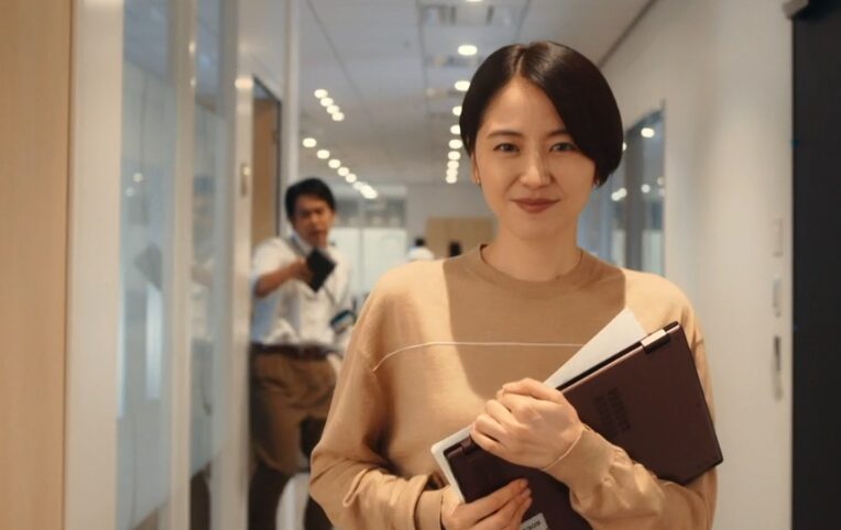 ドラマ「エルピス―希望、あるいは災い―」第１０（最終）話、浅川恵那（長澤まさみ）に「お前狂ってるよ」と叫んでいる滝川雄大（三浦貴大）