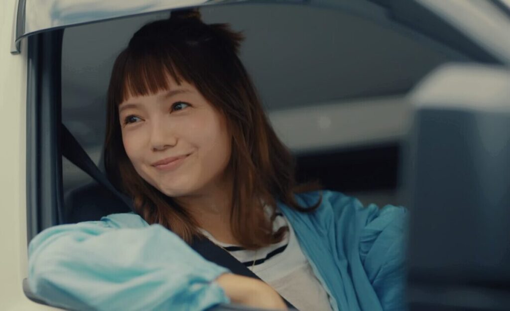 ドラマ「ちょっとだけエスパー」第２話、お店の車で現れた四季（宮﨑あおい）