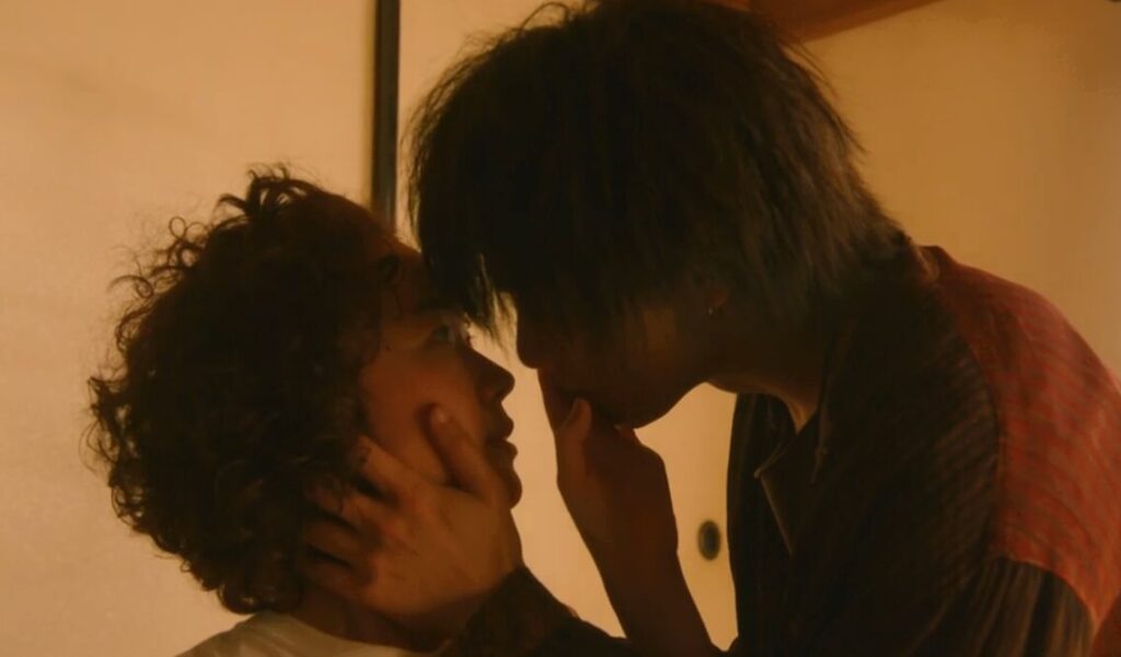 ドラマ「凪のお暇」第3話、キスしようとする安良城ゴン(中村倫也)を止める大島凪(黒木華)