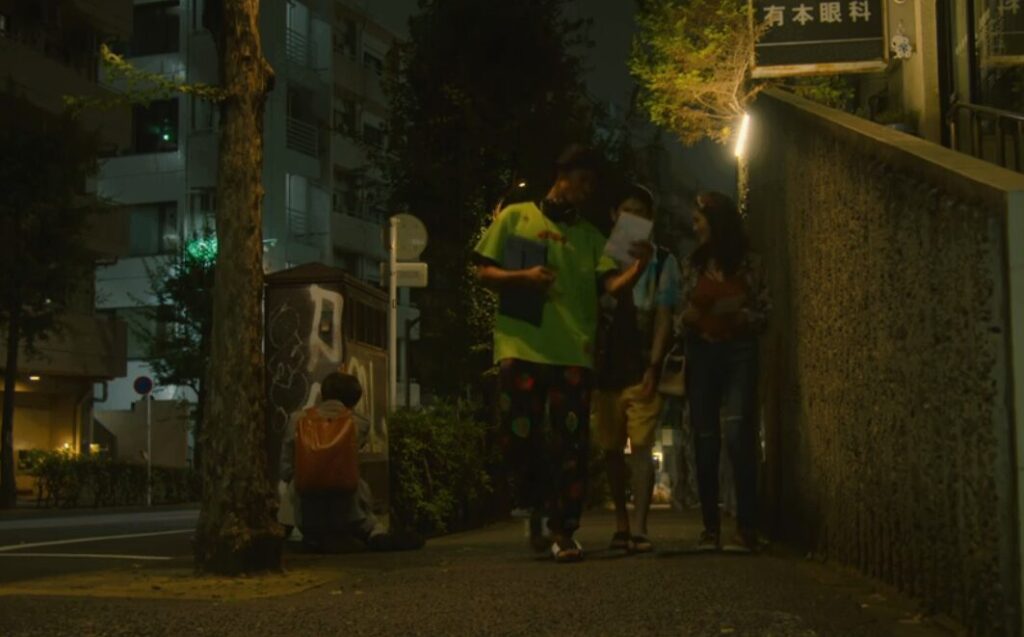 ドラマ「凪のお暇」第3話、道端で泣き崩れている我聞慎二(高橋一生)