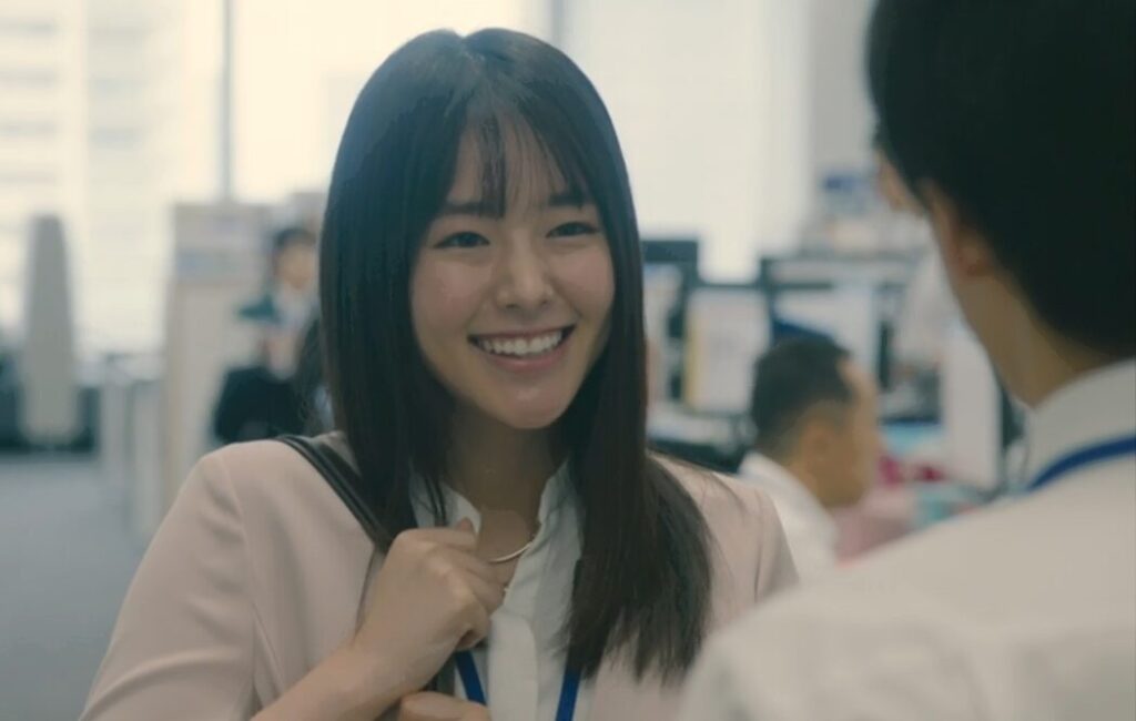 ドラマ「凪のお暇」第4話、我聞慎二(高橋一生)に挨拶をする市川円(唐田えりか)