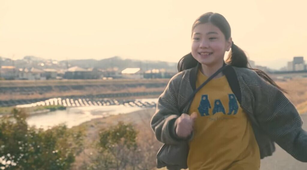 ドラマ「妻、小学生になる。」第９話、新島家へ走る白石万理華（毎田暖乃）