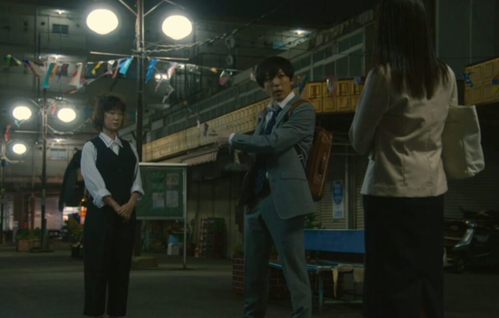 ドラマ「凪のお暇」第６話、市川円（唐田えりか）に大島凪（黒木華）を紹介する我聞慎二（高橋一生）