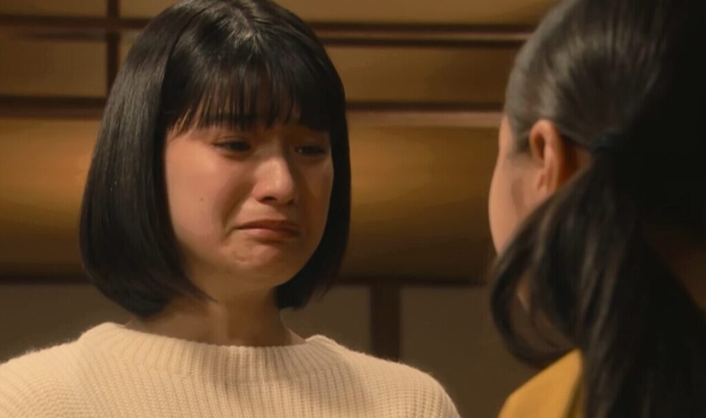 ドラマ「妻、小学生になる。」第８話、新島貴恵（石田ゆり子)がいないと生きている意味がないと泣いている新島麻衣（蒔田彩珠）