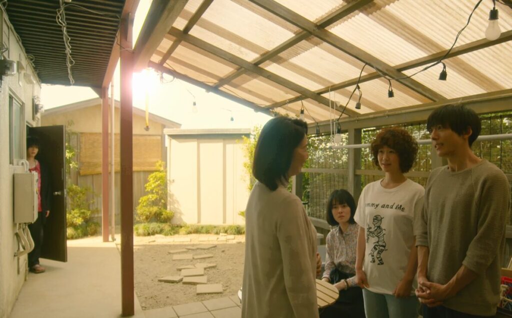 ドラマ「凪のお暇」第8話、大島凪（黒木華）のアパートにやって来た大島夕（片平なぎさ）