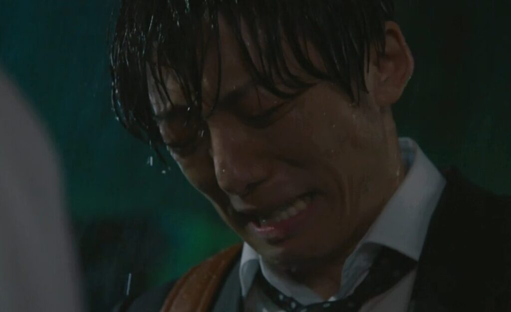 ドラマ「凪のお暇」第4話、土砂降りの中、涙を流している我聞慎二(高橋一生)