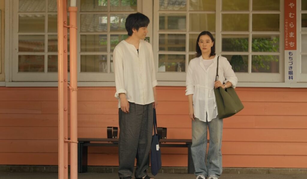 ドラマ「Tシャツが乾くまで」第3話、瀬尾充(松山ケンイチ)の幻と話をする瀬尾咲子(蒼井優)